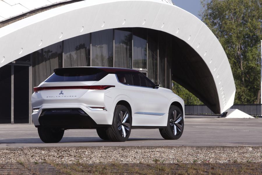  Mitsubishi GT-PHEV Concept 2016 года  (фото 24 из 30)